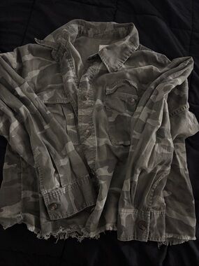 Men's Camouflage Utility Jacket - Olive Green
